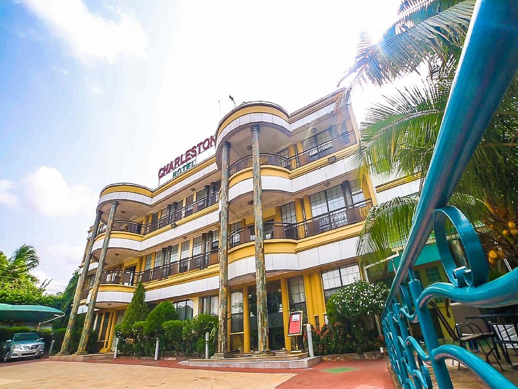 Charleston Hotel Акра Екстериор снимка